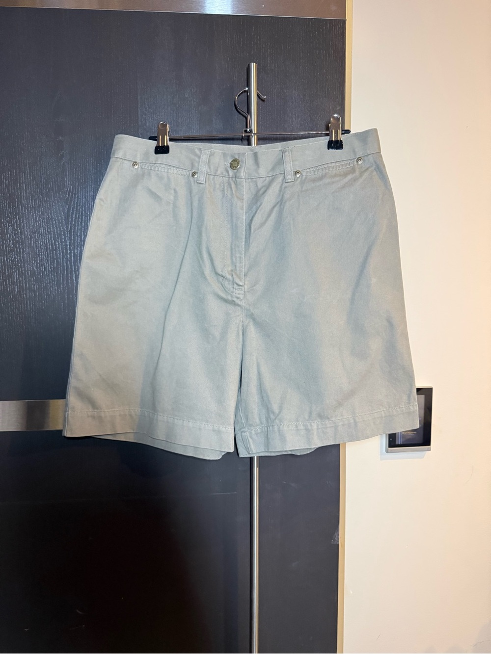 Jones New York Light Gray High-Rise Bermuda golf Shorts